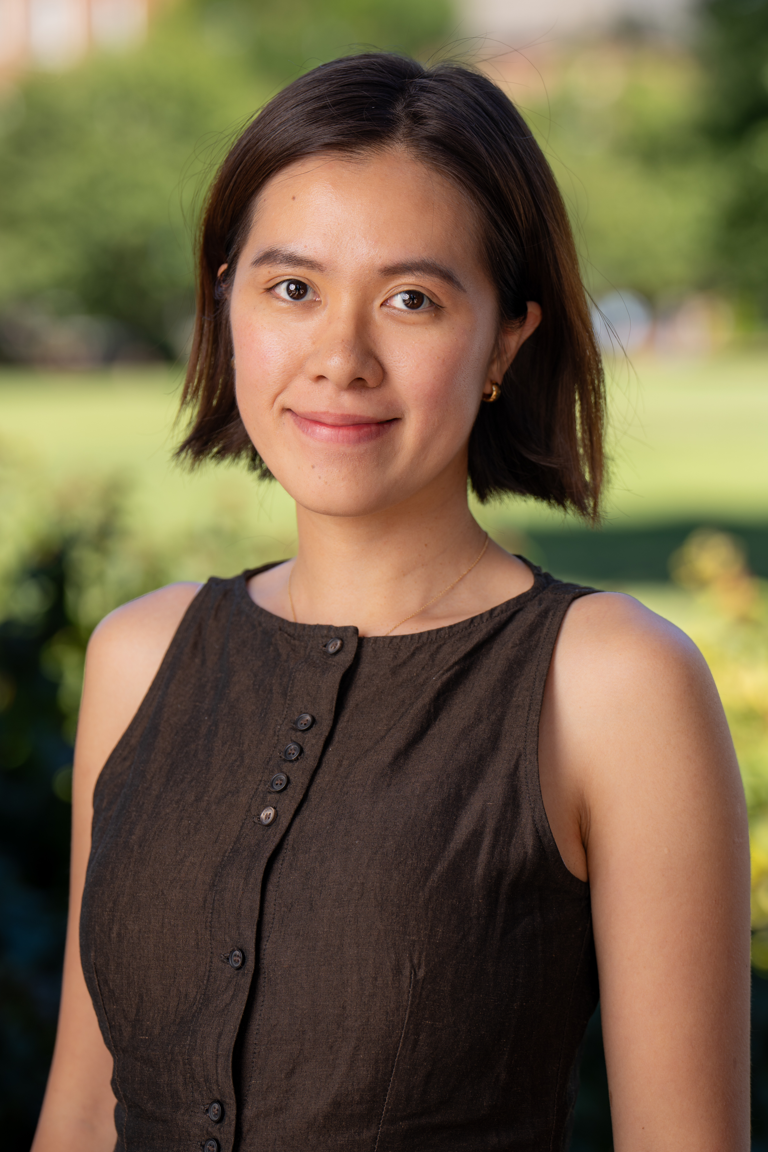 Faculty_headshot_FY27-23.jpg